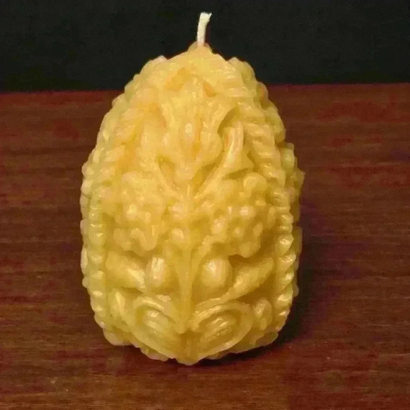 Blossom  Hill Nursery Handmade Beeswax Candle - Carved Egg - Picture 1 of 4